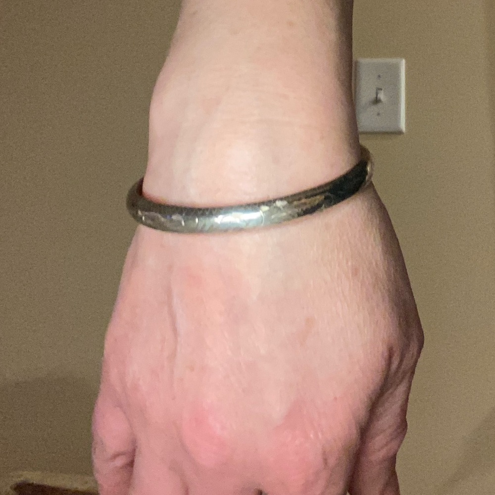 Sold silver bracelet